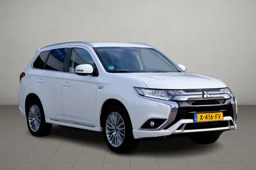 Mitsubishi Outlander 2.4 PHEV 224pk Aut. 4WD Intens | Navi | Climate | Camera | Keyless | Alcantara | Blind Spot